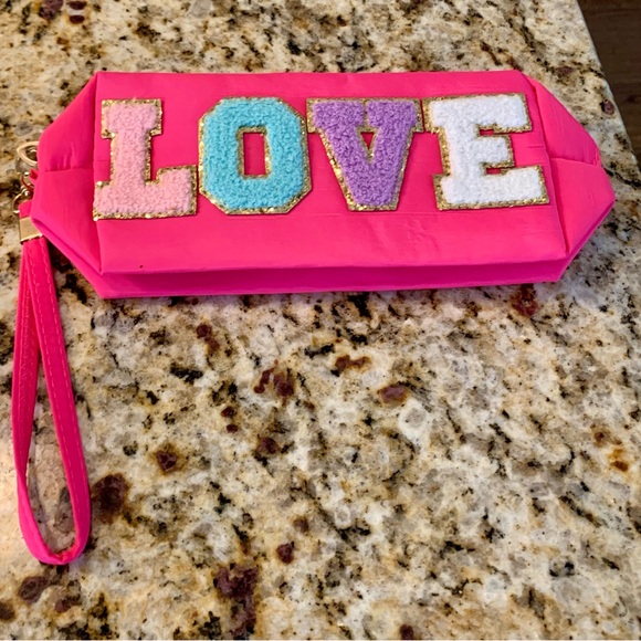 NWT LOVE makeup/wristlet makeup bag. Hot pink with Patch letters! - Picture 4 of 8